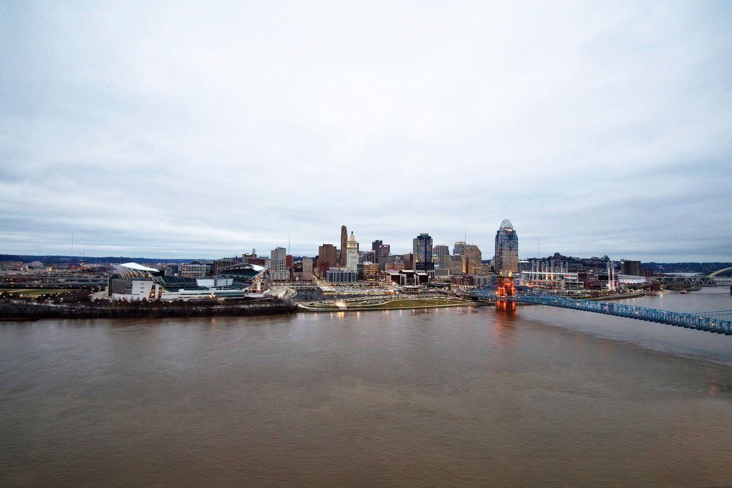 RiverCenter I: 50 E Rivercenter Blvd, Covington, KY 41011